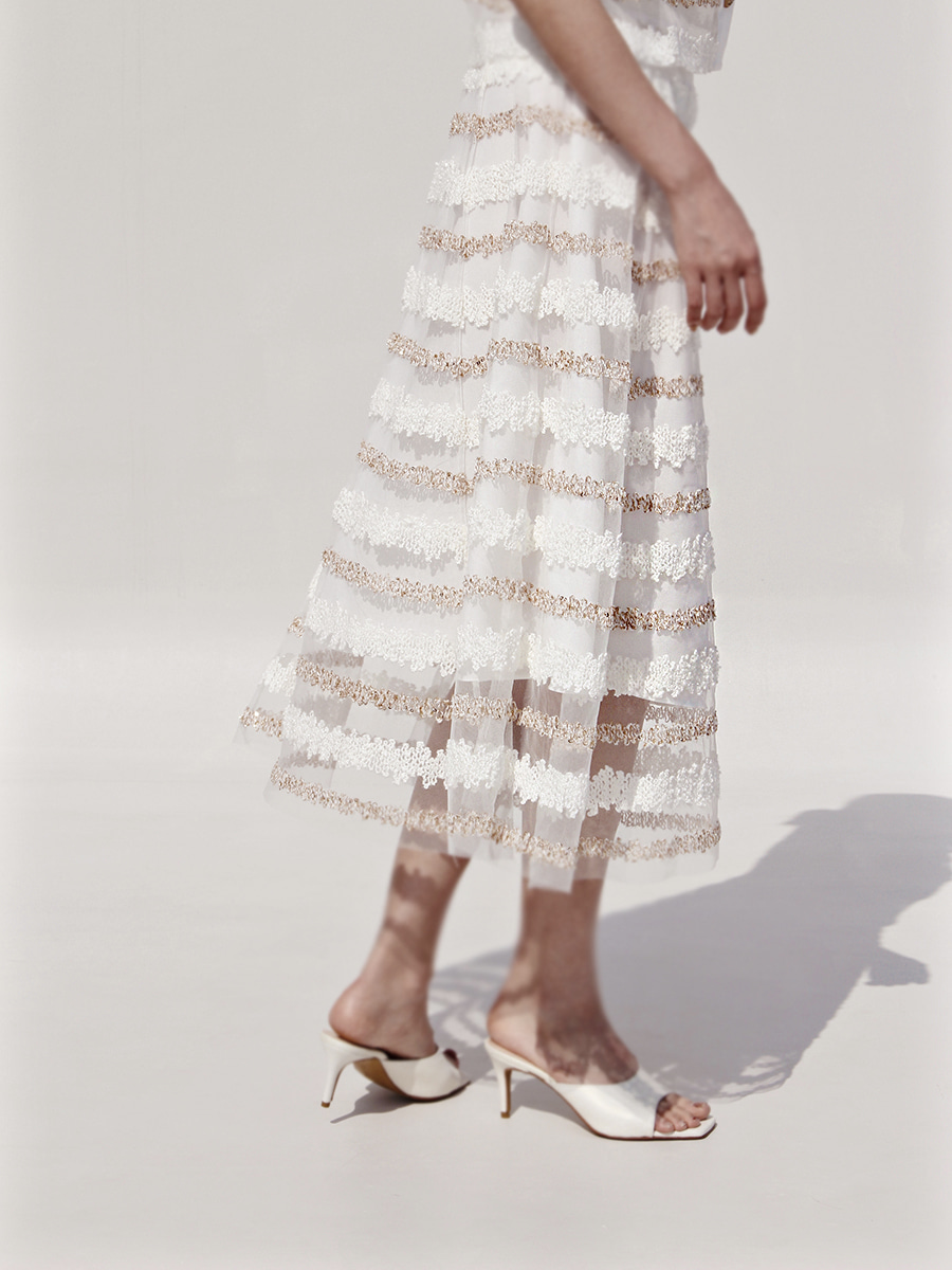 horizontal line lace_skirt_white